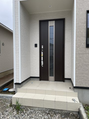 新築戸建・新築建売　大泉町寄木戸第18　西小・西中の玄関