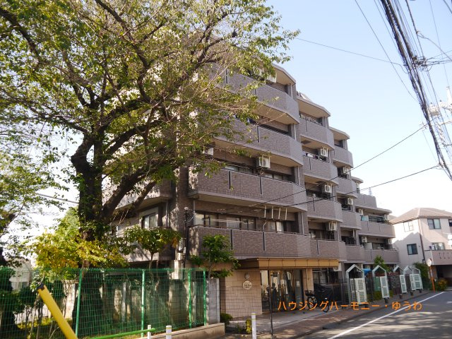 【外観】 | レーベンハイム東武練馬 | 穏やかな風と陽光を導き、プライバシーに配慮された設計プランを採用し、居住性を一段と心地よいものにしています。