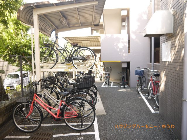 【駐輪場】 | レーベンハイム東武練馬 | 屋根付きの駐輪場となっていますので、雨の日でも大切な自転車が濡れずに済みます。