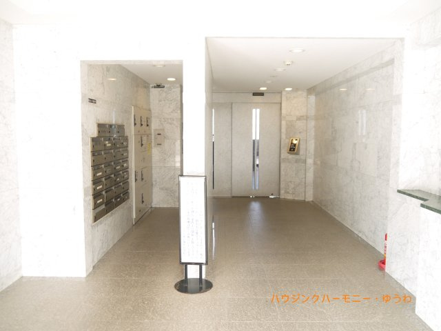 【その他共用部分】 | レーベンハイム東武練馬 | 清潔感と歓迎感があるエントランスホールとなります。