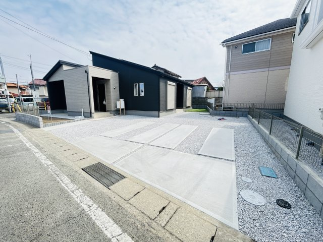 新築　高崎市上中居町3期　GRAFARE　１号棟の駐車場|現地写真　駐車スペースは並列2台分可能です！
