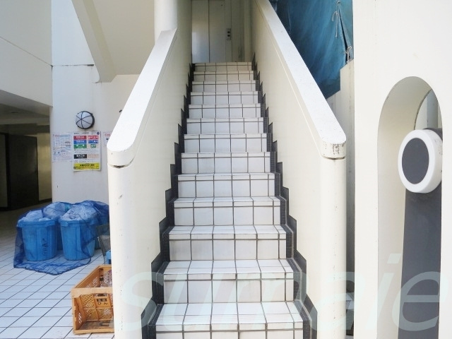 エルミ東十条のその他共用部分|敷地内階段です！！