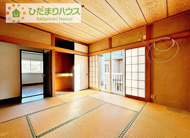 【寝室】 | 我孫子市中里　中古戸建 | バルコニーに面していて、たっぷり光りの入る明るい主寝室です！