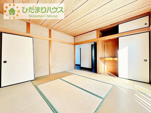 【寝室】 | 我孫子市中里　中古戸建 | 大きなベッドを置いても余裕の広さの主寝室♪