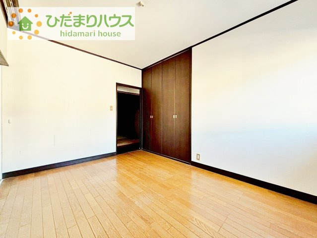 【洋室】 | 我孫子市中里　中古戸建 | 机にベットを置けば子供部屋の完成です！