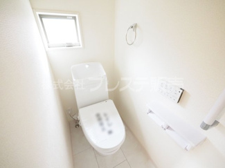 【トイレ】 | 奈良市菅原町の新築一戸建 全７区画 | 現地写真（１号地１階トイレ）温水洗浄便座を標準装備！