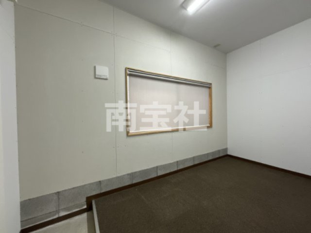 【内装】 | １階　窓にはロールスクリーンが付いてます。