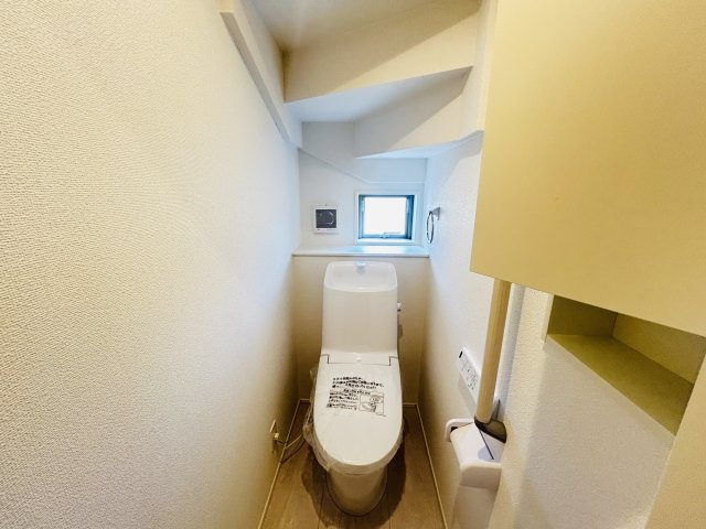 新築　高崎市上中居町3期　GRAFARE　2号棟のトイレ|現地写真　節水タイプのウォシュレット付きトイレ、水道料節約に一役買います！
