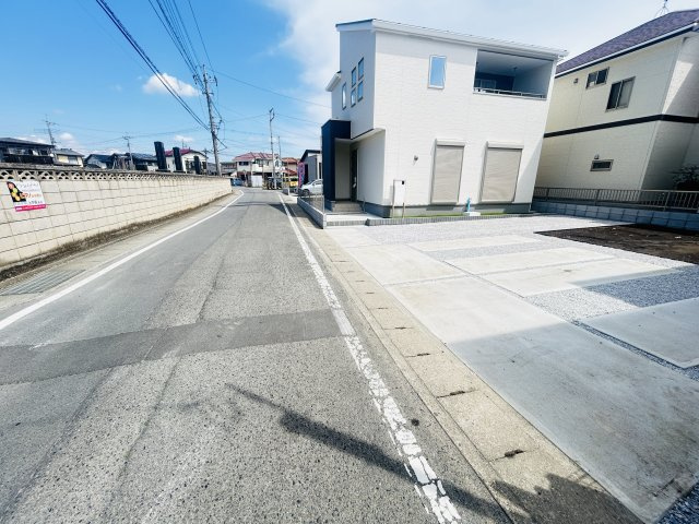 新築　高崎市上中居町3期　GRAFARE　2号棟の前面道路含む現地写真|現地写真　西側接道幅員約4.9ｍ