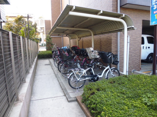 ＴＲＩＡＤＥのその他共用部分|屋根付きの駐輪場あります。