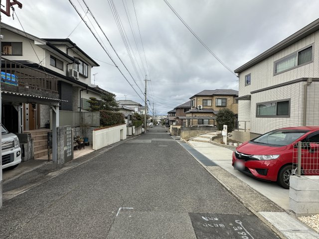 神戸市西区桜が丘東町４丁目新築戸建の前面道路含む現地写真