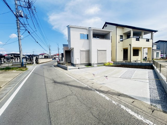 新築　高崎市上中居町3期　GRAFARE　3号棟の前面道路含む現地写真|現地写真　西側接道幅員約4.9ｍ