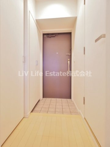 プライムアーバン久米川の玄関