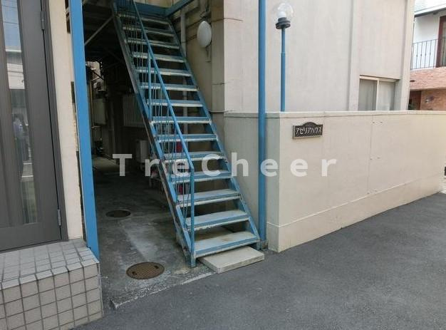 アゼリアハウスのエントランス