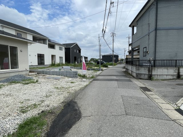 新築戸建・新築建売　大泉町寄木戸第18　西小・西中の前面道路含む現地写真