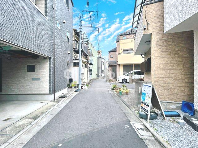 墨田区向島5丁目中古住宅の前面道路含む現地写真|全面道路