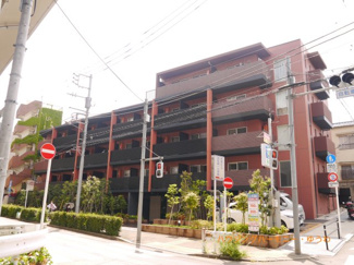 【外観】 | 穏やかな風と陽光を導き、プライバシーに配慮された設計プランを採用し、居住性を一段と心地よいものにしています。
