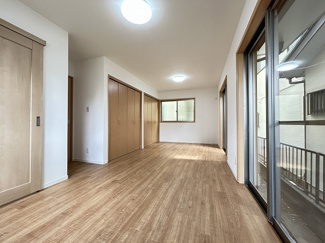 【洋室】 | 茅ヶ崎市西久保 中古戸建て | S室（洋室仕様）11.0帖（1階）別角度