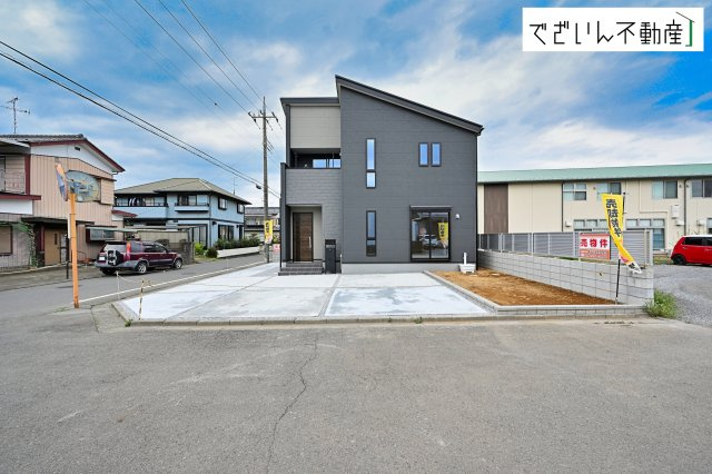 【外観】 | Livele Garden.S深谷市岡里第2　新築住宅 | 穏やかな佇まいが、家族の新しい日常を優しく包み込む。静かな街並みに、安心して子育てできる環境が整っています。
現地(2026年4月撮影)