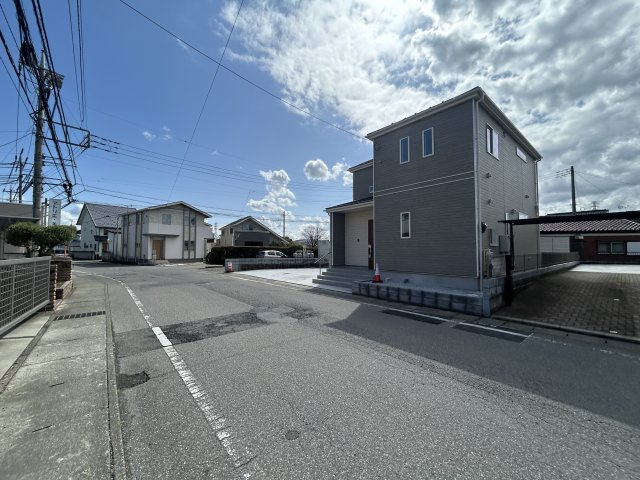 新築　高崎市東貝沢3丁目　Heartful　Town　１号棟の前面道路含む現地写真|現地写真　北側接道幅員約8ｍ