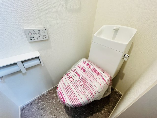 半田市花田町1丁目21番、22番『仲介手数料無料』新築戸建てのトイレ
