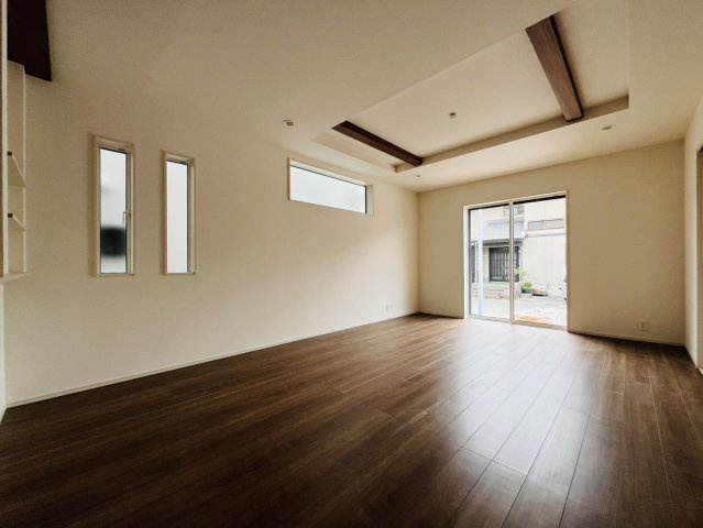 半田市花田町1丁目21番、22番『仲介手数料無料』新築戸建ての居間・リビング