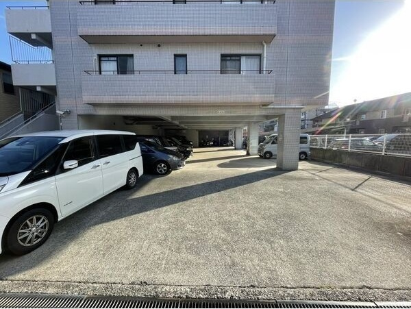 パシフィックマンションの駐車場