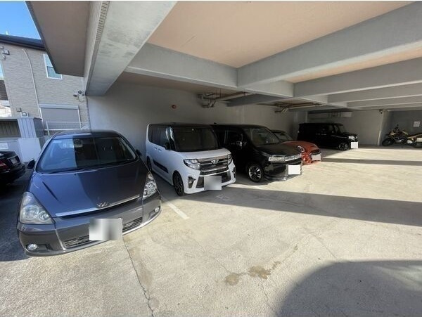 パシフィックマンションの駐車場