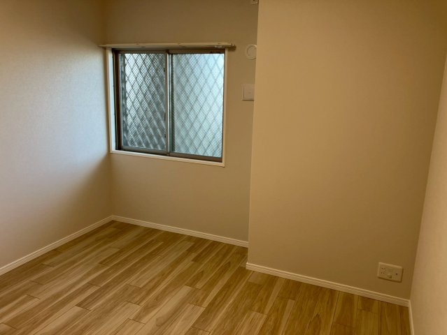 アルファステイツ中府の洋室