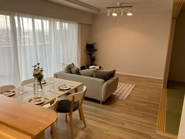 アルファステイツ中府の居間・リビング