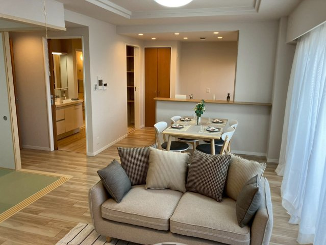 アルファステイツ中府の居間・リビング