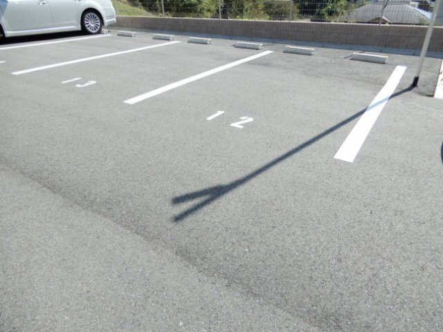 ウィット垂水Ⅱの駐車場