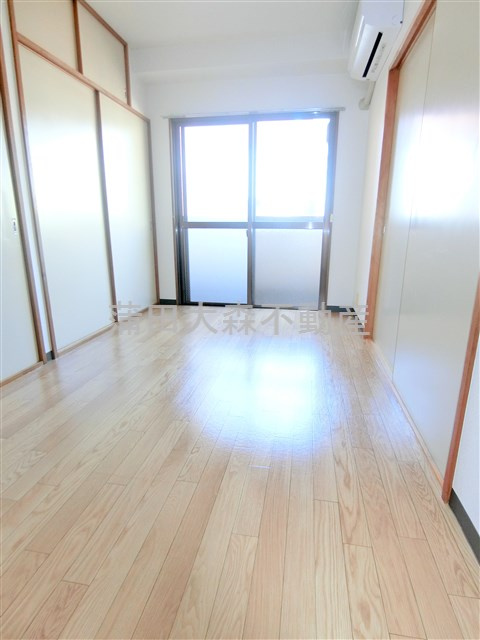 メゾンドゥラヴィの居間・リビング|洋室