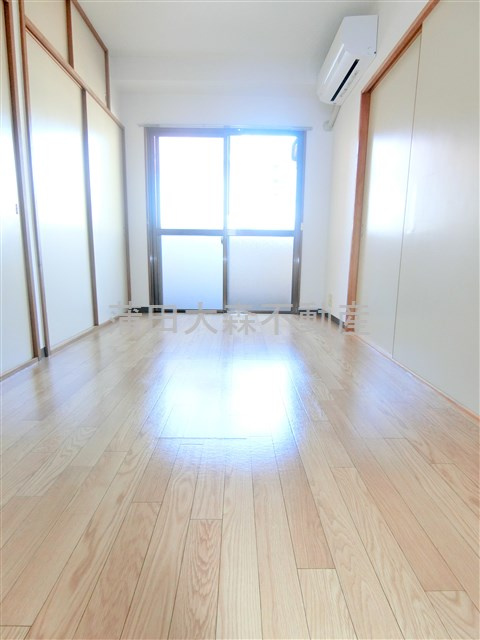 メゾンドゥラヴィの居間・リビング|洋室