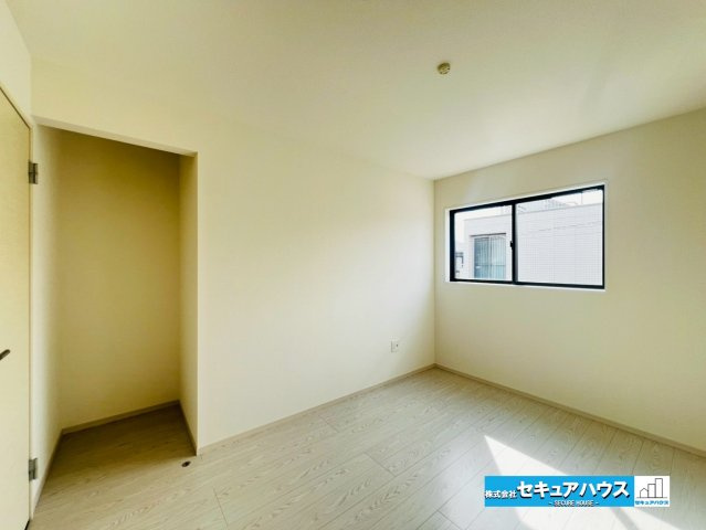 【本日ご案内可能】刈谷市野田町西屋敷　全2棟の洋室|【6帖の洋室】
◆家族一人ひとりの大切なプライベート空間。趣味に合わせて使って頂けるようシンプルに仕上げてあります。暮らし心地を大きく左右する収納を、適材適所に配置し使い勝手を考慮しました。　    