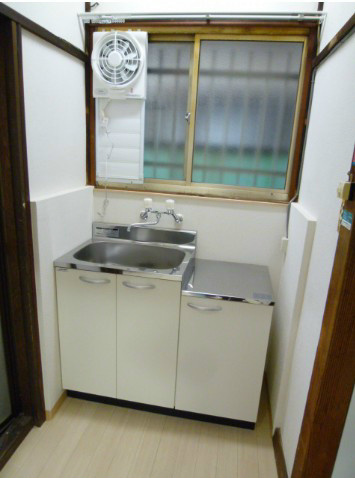 中野区大和町１丁目のアパートのキッチン