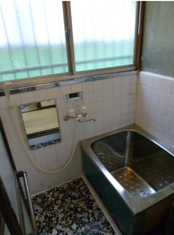 中野区大和町１丁目のアパートの浴室