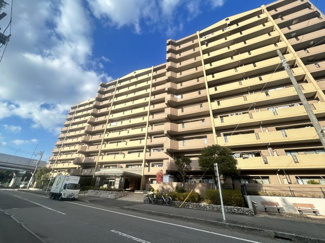 【外観】 | 日神パレステージ海浜幕張 | 忙しく過ぎゆく日常を置き去るほど、ゆったりした時間が流れる住環境♪♪『快適』は「家」と「街」と「環境」が調和した時に訪れるだと改めて感じさせてくれます。時間の経過と共に味わいが出る素敵な空間へ！！