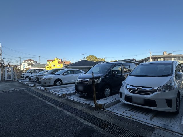 ネオハイツ西明石の駐車場