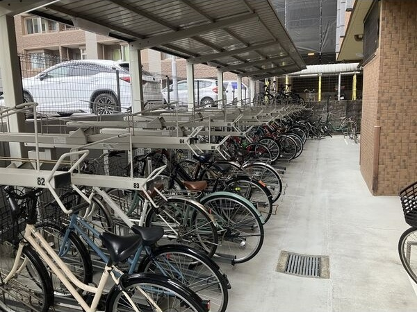 プレサンス泉セントマークのエントランス