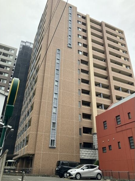 プレサンス泉セントマークの外観