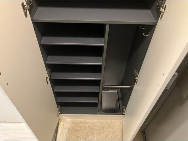 プレサンス泉セントマークの玄関