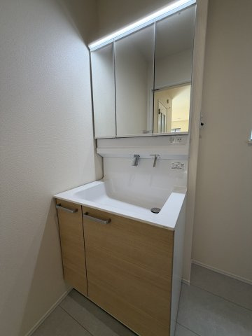 《仲介手数料無料》見沼区東大宮６丁目48-15新築一戸建てハートフルタウンの独立洗面台