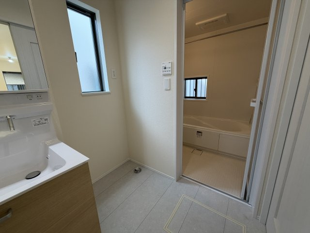 《仲介手数料無料》見沼区東大宮６丁目48-15新築一戸建てハートフルタウンのランドリースペース