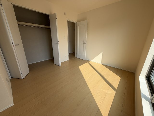 《仲介手数料無料》見沼区東大宮６丁目48-15新築一戸建てハートフルタウンの洋室|2階 6.18帖