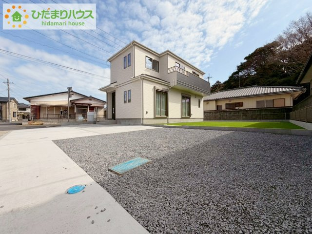 ひたちなか市相金町　新築戸建の駐車場|カースペース３台ＯＫ！来客用にもスペースを確保できて安心ですね(^^)/