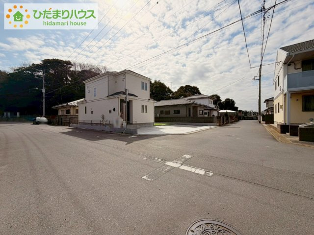 ひたちなか市相金町　新築戸建の前面道路含む現地写真|前面道路幅6ｍ☆車の出入りもラクラクできちゃいます(^^♪