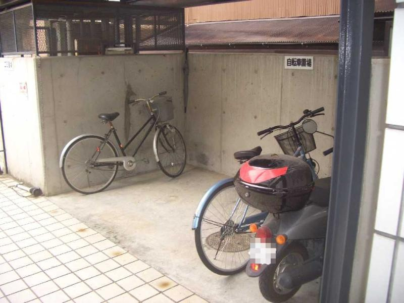 メゾンモアーの駐車場