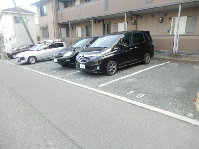 パルティーダ・イーストの駐車場