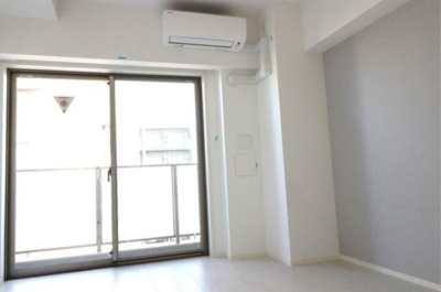 【居間・リビング】 | サイクラメント鷺宮 | 6.7帖のきれいな洋室。